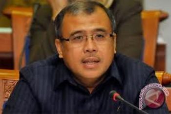 Patrialis Mundur Ikuti Seleksi Calon Hakim Konstitusi