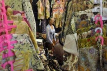 PAMERAN KAIN TRADISIONAL