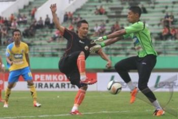 PERSIJA DITAHAN GRESIK