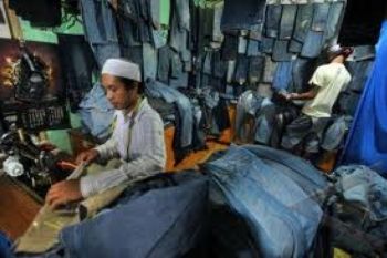 Belasan Usaha Pencucian Jins Pekalonga Belum Berizin