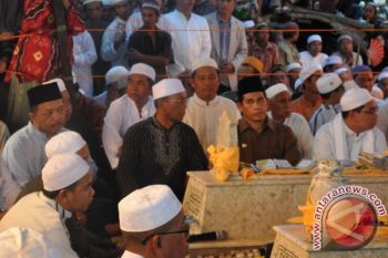 WAHID HADIRI PEMAKAMAN GURU BAKERI