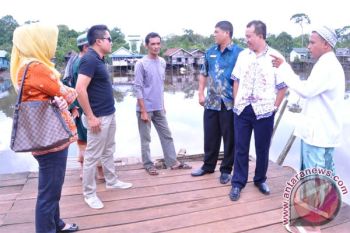 Tinjau Lanting Ditabrak Tongkang