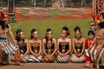 KPU Sosialisasikan Pilgub Jateng dengan Ketoprak dan Wayang