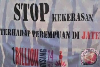 Pendukung Pejabat Terduga Lakukan KDRT Padati Pengadilan