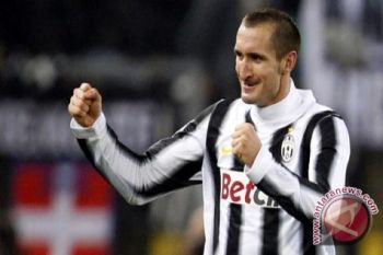Chiellini Tinggalkan Tim Italia