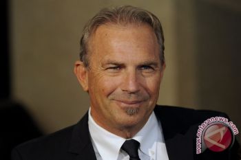 Kevin Costner akan tampilkan musik country