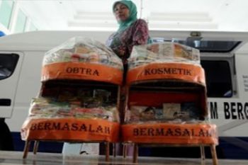 SOSIALISASI KOSMETIK DAN OBAT BERBAHAYA