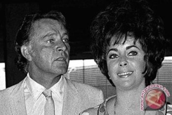 Richard Burton masuk Walk Of Flame