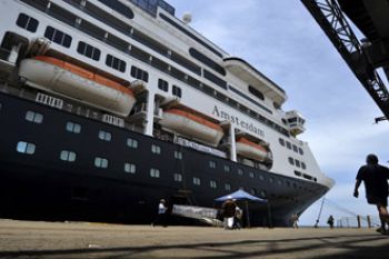 KAPAL MS AMSTERDAM