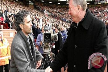 Siapa lebih hebat, Mourinho atau Ferguson?