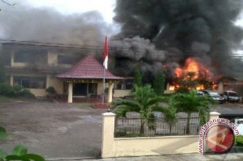   Usut Pembakaran Polres OKU