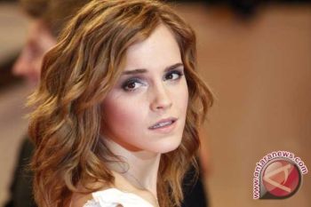  Emma Watson jadi tukang pesta di "The Bling Ring"