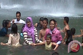 Air terjun talawaan ramai pengunjung