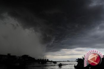 Ksop Sampit Imbau Kapal Waspada Cuaca Buruk 