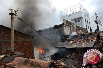  Walikota Jakpus tinjau lokasi kebakaran di Salemba  