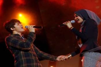 IRWANSYAH DAN ZASKIA SUNGKAR