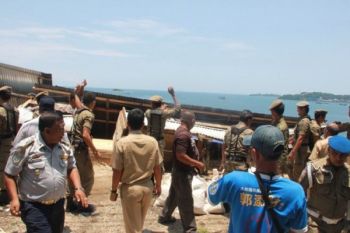 Wali Kota Padang Pimpin Pembongkaran Lokasi Maksiat