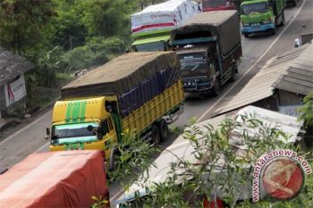 Truk Pelabuhan Diperbolehkan Pakai BBM Subsidi