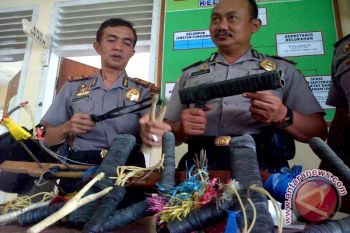 Warga Palu Serahkan Senjata Digunakan Saat Bentrok