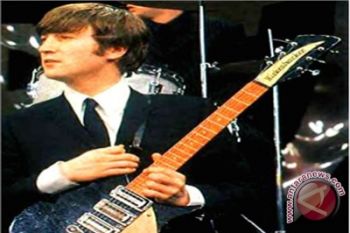 Gitar bekas Beatles akan dilelang 