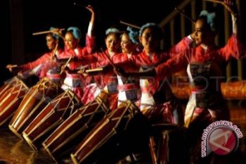 Seni Banyumasan-Sunda meriahkan Parade Budaya Cilacap  