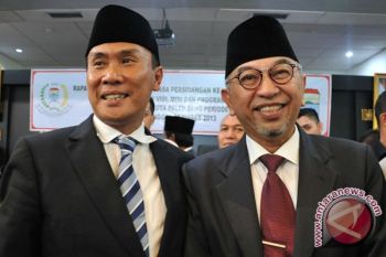 Husni menang telak di TPS sendiri