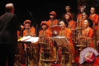 Angklung Menggema di Tembok Besar China