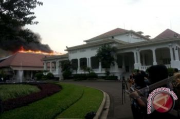 Pengamat: Kebakaran Setneg picu dekontruksi citra SBY