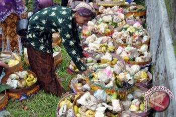 Unnes Gelar Festival Jajan Pasar dan Batik
