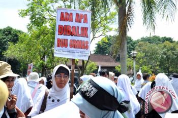 Massa demo ke DPRD Sumsel tuntut penolakan RUU Ormas