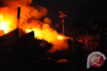 Dua Polsek di Musirawas dibakar massa