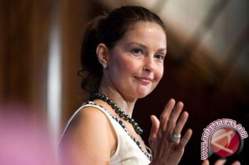  Ashley Judd batal jadi calon senator