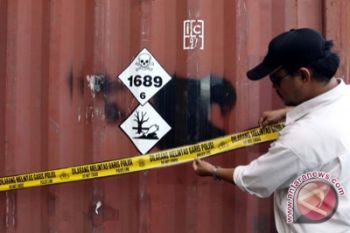 Ratusan kontainer produk hortikultura olegal dimusnahkan