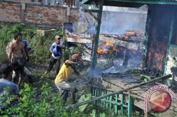 Massa bakar sejumlah kantor pemerintah di Palopo 