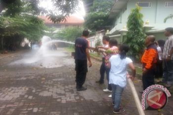 Komunitas dan perempuan dilatih penanggulangan kebakaran 