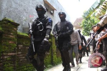 Densus Rekonstruksi Tiga Tempat Teror di Karanganyar