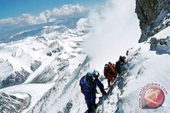 Pria Jepang Berusia 80 Akan Daki Pucak Everest