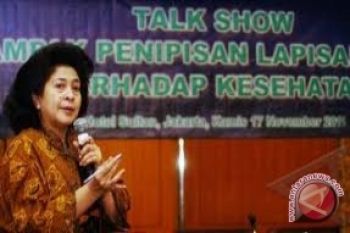 Nila Moeloek: pendidikan diutamakan bagi perempuan 
