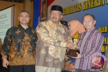 UPTD-Dispenda Sulut raih piala CPP Kemenpan