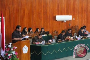 Walikota Bitung sampaikan laporan pertanggungjawaban anggaran 2012