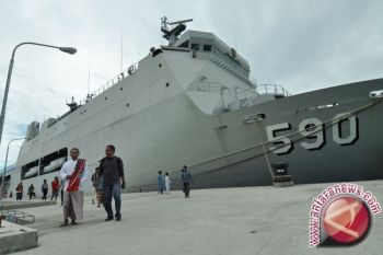 Dua KRI Meriahkan Peresmian Mako Lanal Palu 