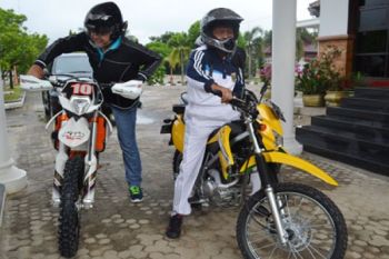 Bupati Naik Motor