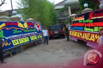 Ucapan selamat berdatangan ke rumah dua cawako