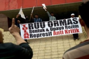 TOLAK RUU ORMAS