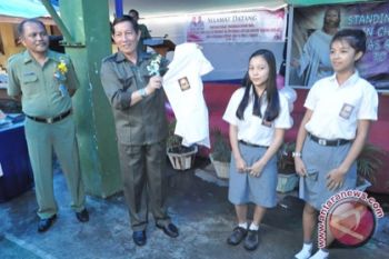Wali Kota ibadah Paskah dan serahkan bantuan ke SMA I 