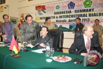 Sondakh hadiri dialog antar umat beragama