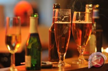  Pemuda Hajar Penyanyi Dangdut Gara-Gara Bau Alkohol