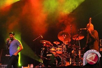  Chi Cheng, bassis Deftones meninggal dunia