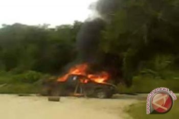 Mobil Milik PT. DJL Dibakar Warga