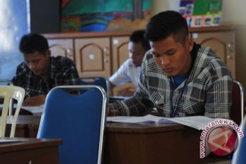 Ratusan masyarakat Sumsel ikuti ujian Paket A 